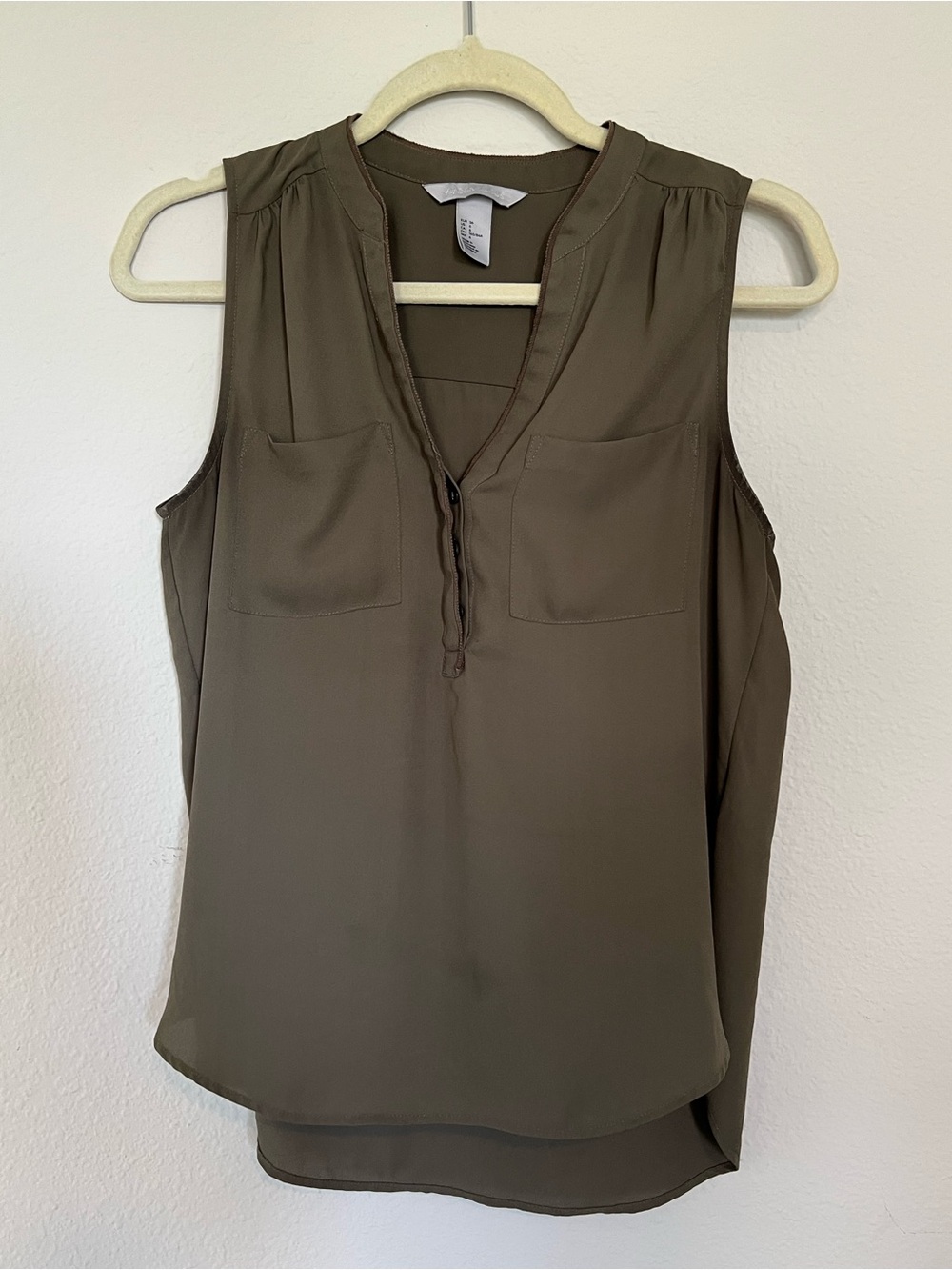 Sleeveless V-Neck Pocket Camisole in Olive Green